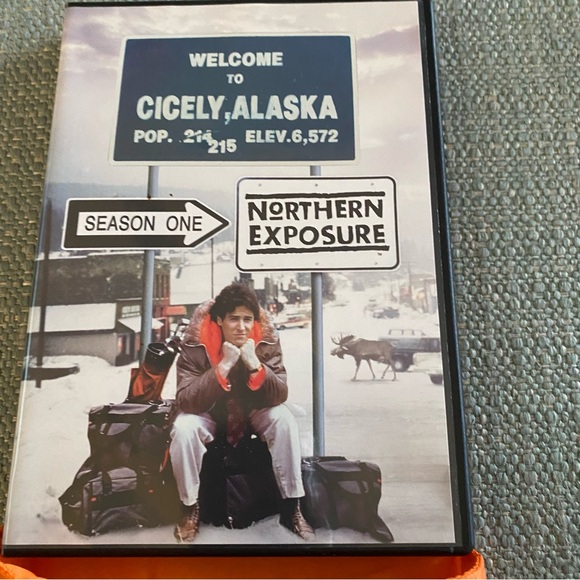 Used 2 dvd set Northern Exposure complete first season plus extras - Picture 4 of 13
